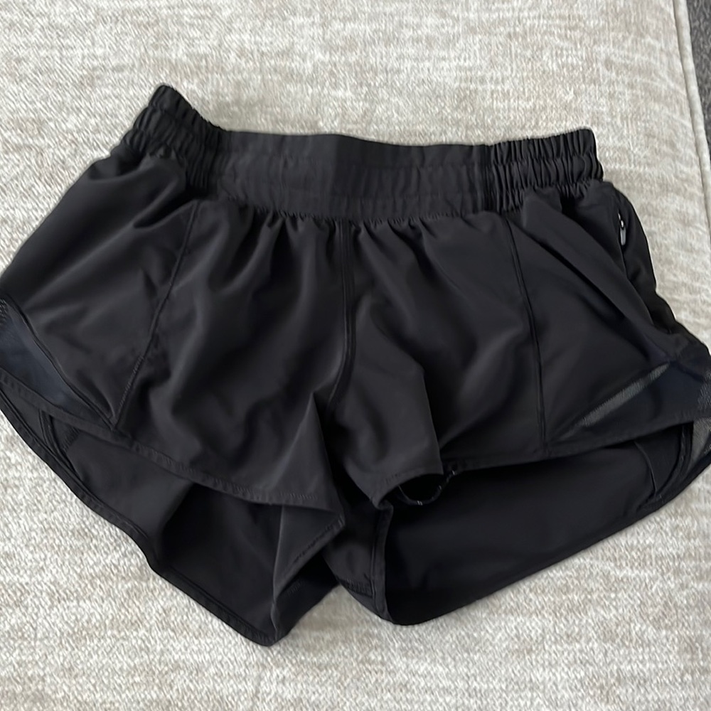 black lululemon hotty hot shorts